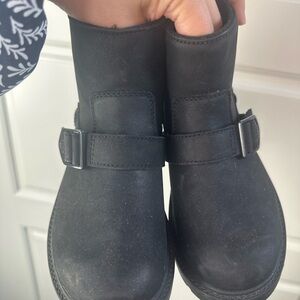 UGG Black Waterproof Ashton short Boots Kids size 1 black